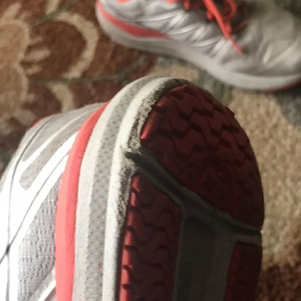 GUC MENS 9.5 THE NORTH FACE RUNNING/HIKING SHOES